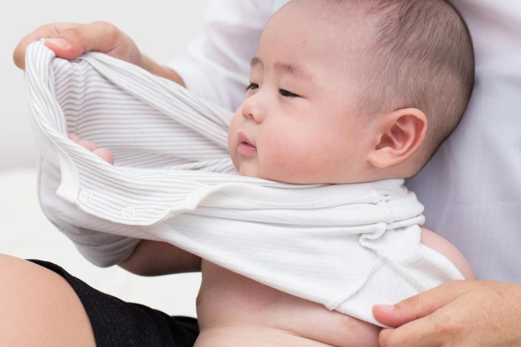 Eczema-chez-votre-nourrisson-quels-vêtements-pour-son-enfant 
